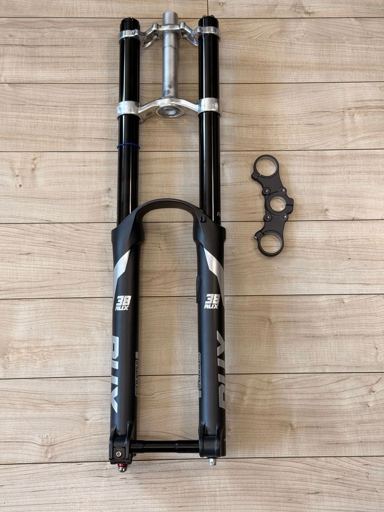 Used Sr Suntour RUX 38 Boost 29’’ 2025 bike — image 1 of 6