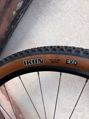 Used Stans Notubes crest 28h 2021 bike — image 6 of 6