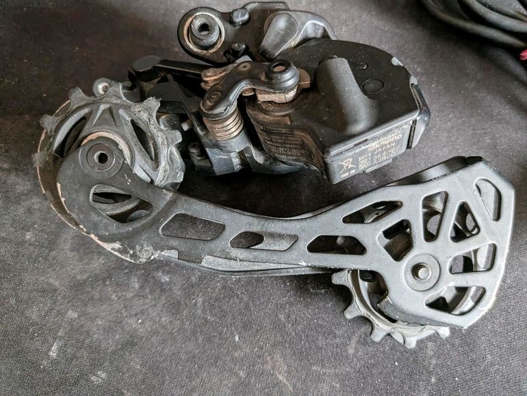 Used Shimano GRX RD-RX825 Di2 2025 bike — image 4 of 5