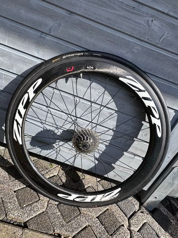 Used Zipp 404 2017 bike — image 2 of 11
