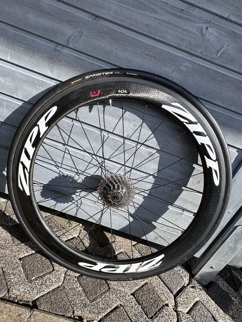 Used Zipp 404 2017 bike — image 2 of 11