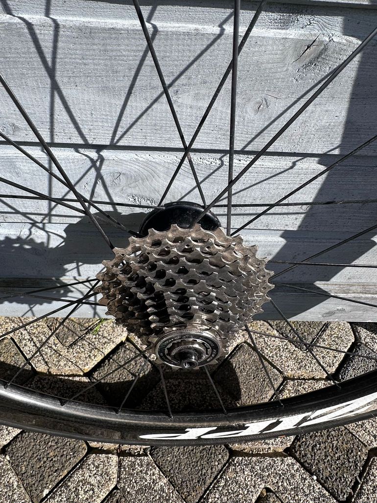 Used Zipp 404 2017 bike — image 4 of 11