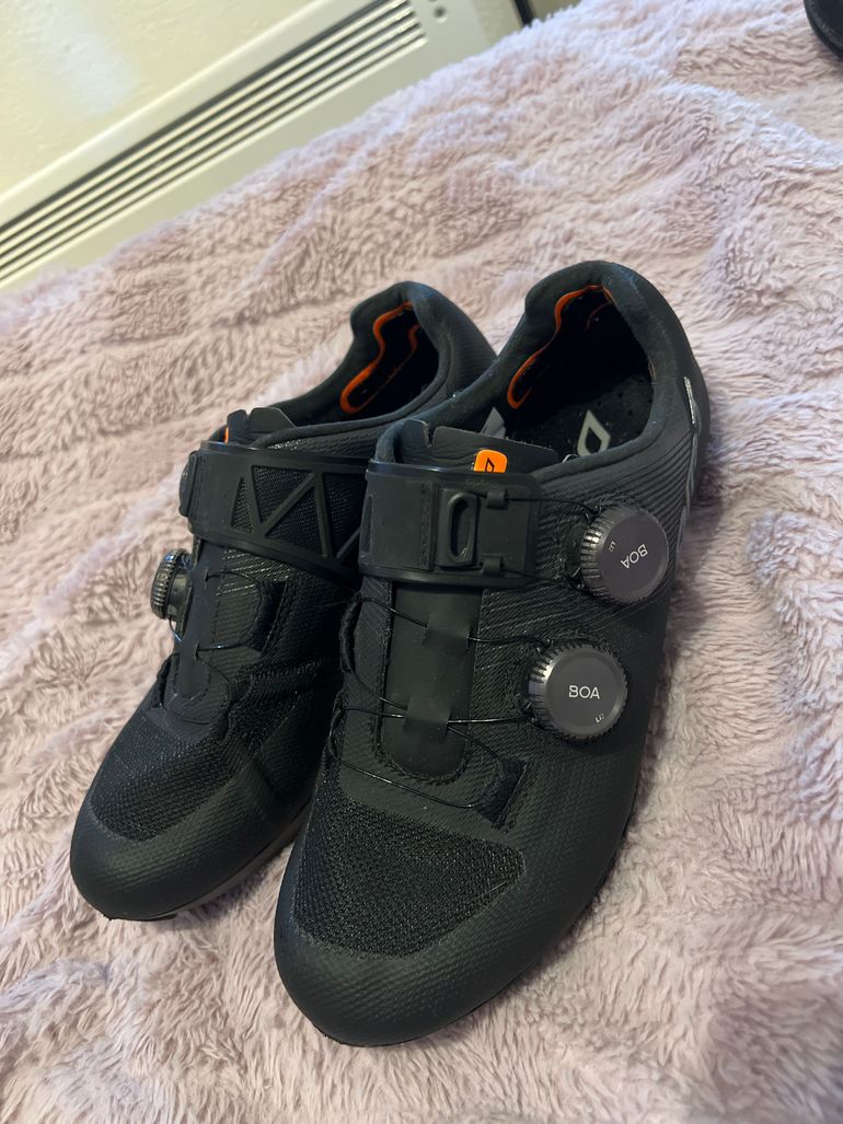Used Dmt KR0 Road Cycling Shoes bike — image 1 of 3