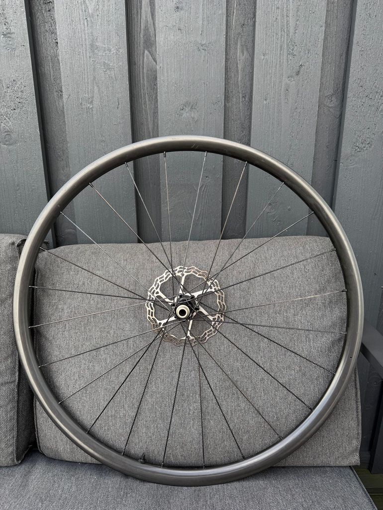 Used Light Bicycle Custom Carbon Wheelset 2025 bike — image 5 of 10