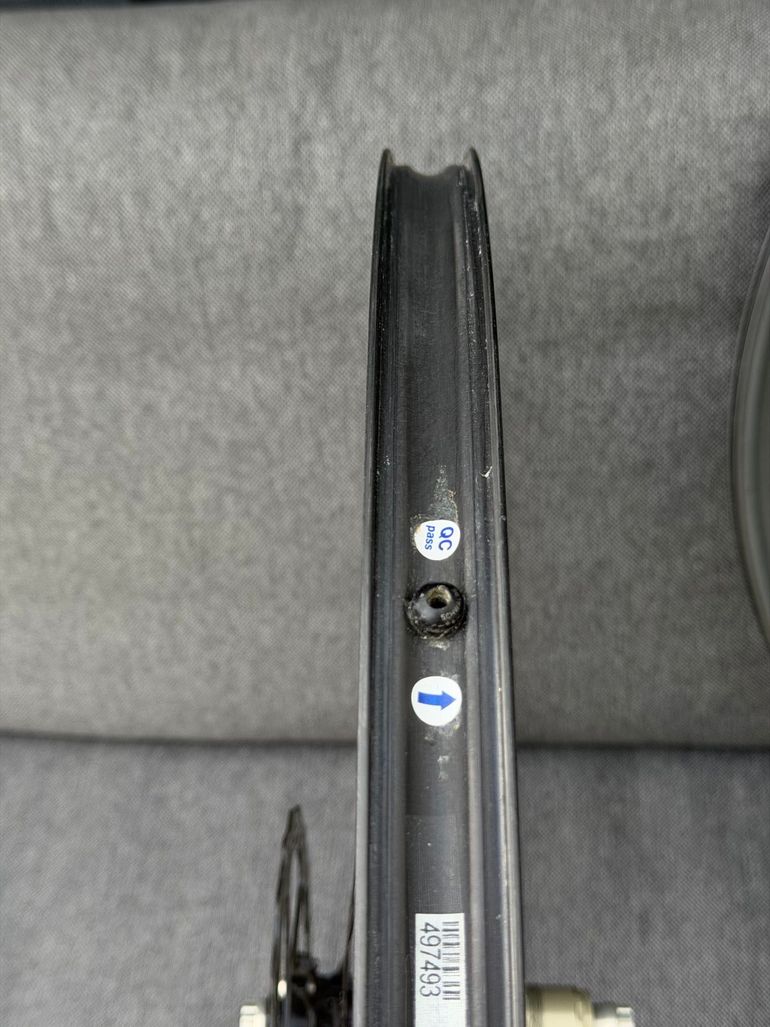 Used Light Bicycle Custom Carbon Wheelset 2025 bike — image 8 of 10