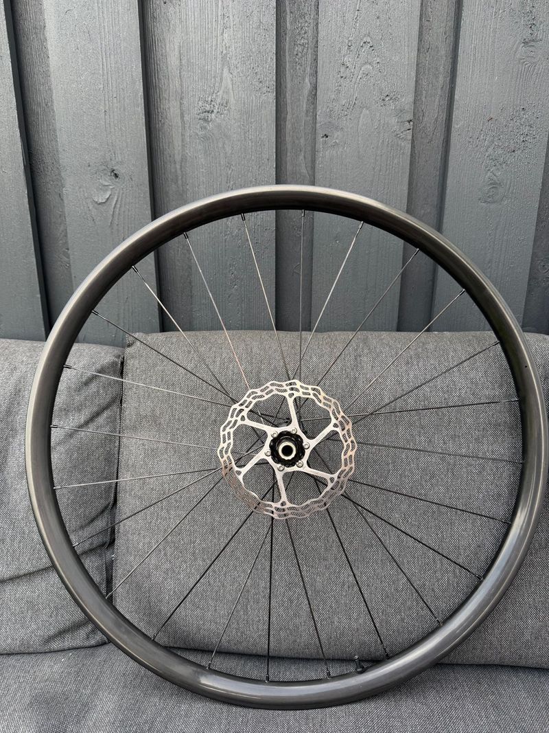 Używany Light Bicycle Custom Carbon Wheelset 2025 bike — zdjęcie 4 z 10