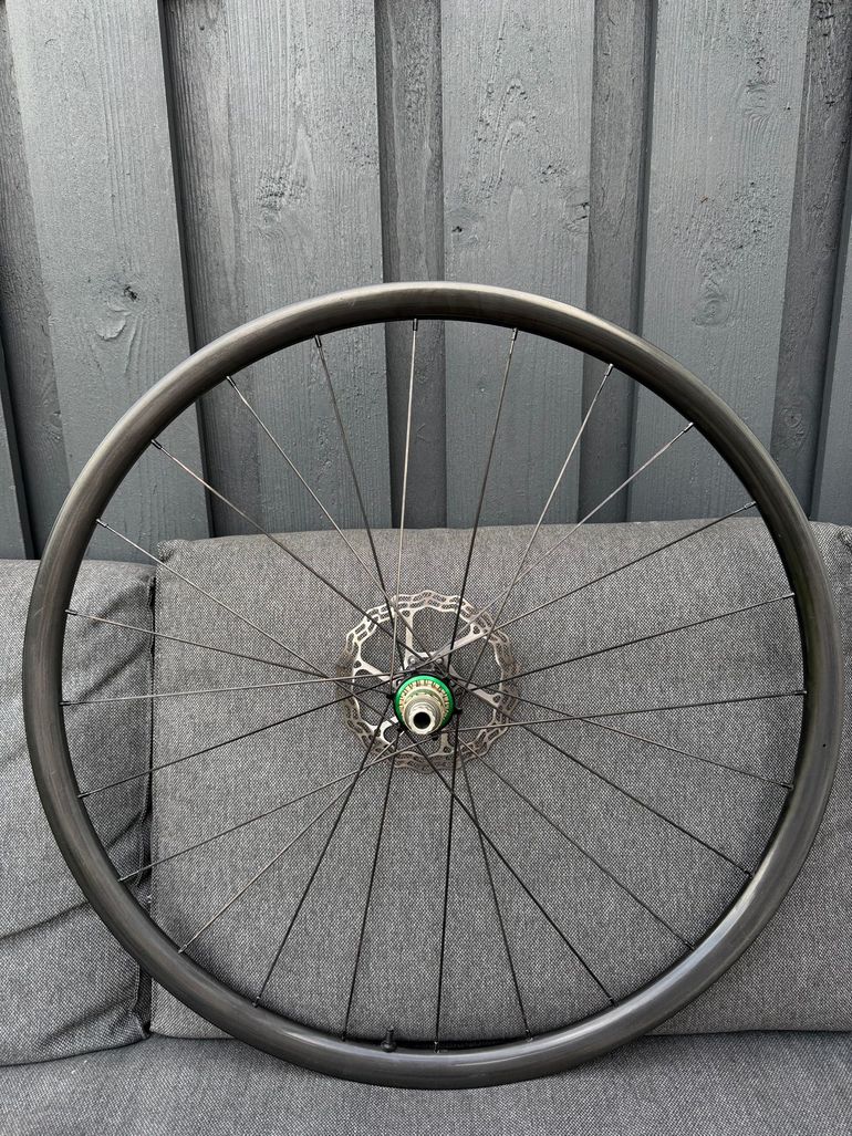 Used Light Bicycle Custom Carbon Wheelset 2025 bike — image 3 of 10