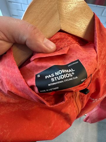 Used Pas Normal Studios Mechanism Stow Away Jacket 2026 bike — image 3 of 3