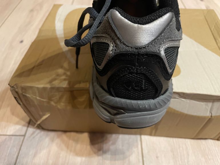 Used Asics New NYC Gel Black and grey / size: 42.5 2026 bike — image 9 of 18