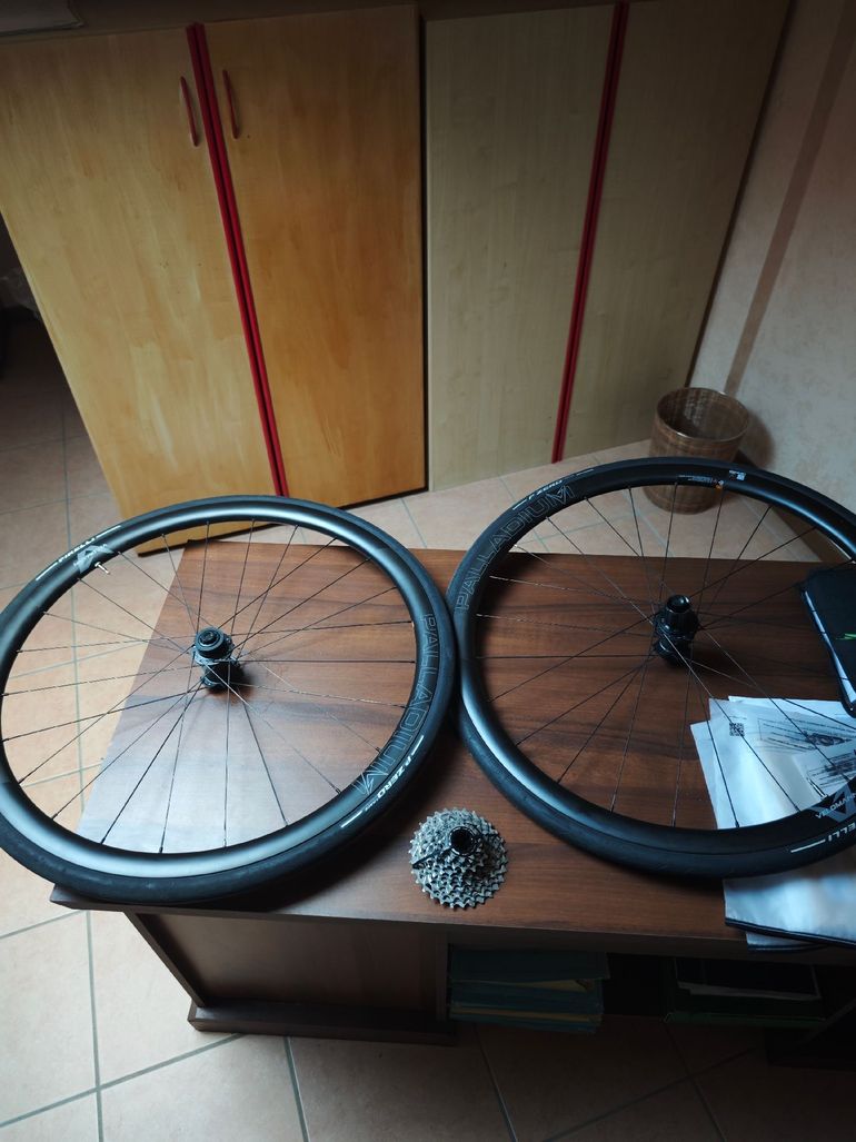Used Velomann ruote Veloman 33 + pacco pignoni Ultegra 11/30 2025 bike — image 4 of 7