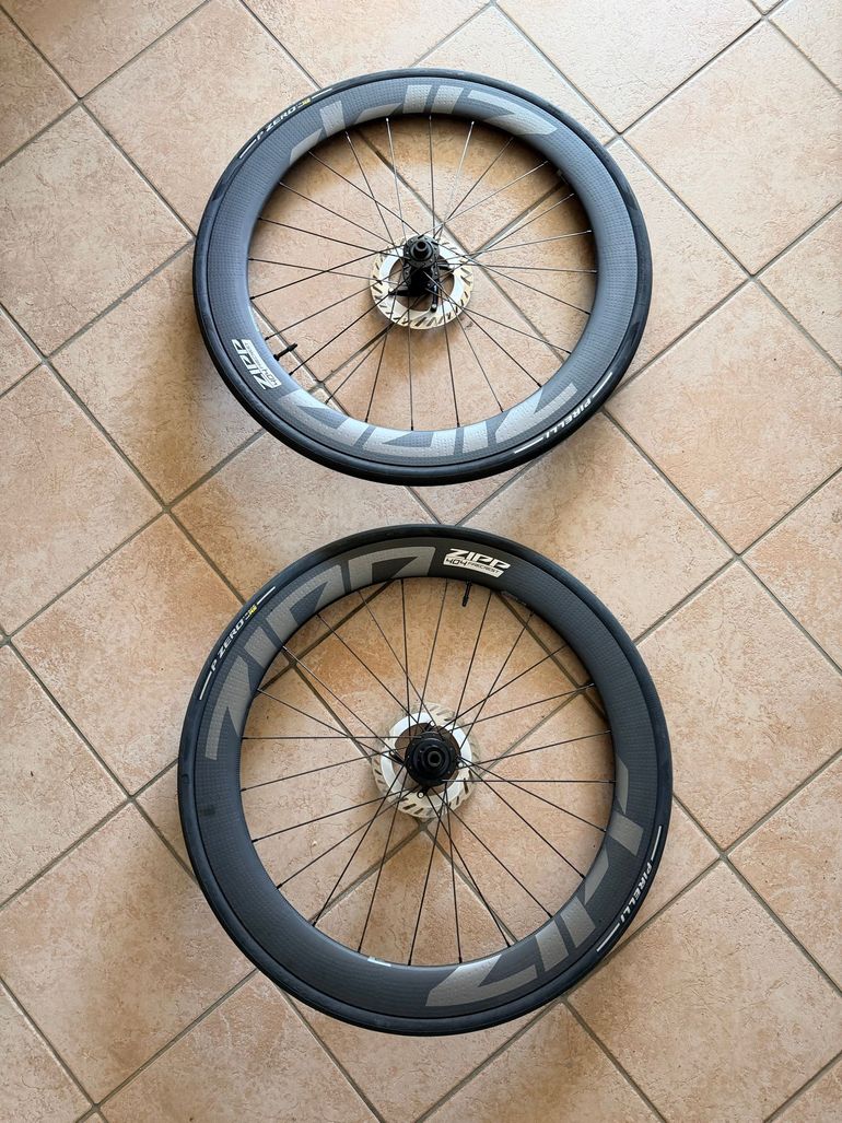 Used Zipp 404 Firecrest Tubeless Disc-brake 2026 bike — image 4 of 6