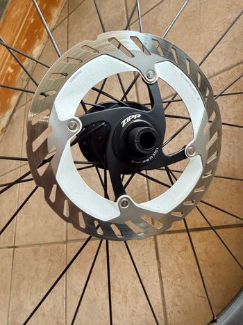 Used Zipp 404 Firecrest Tubeless Disc-brake 2026 bike — image 6 of 6