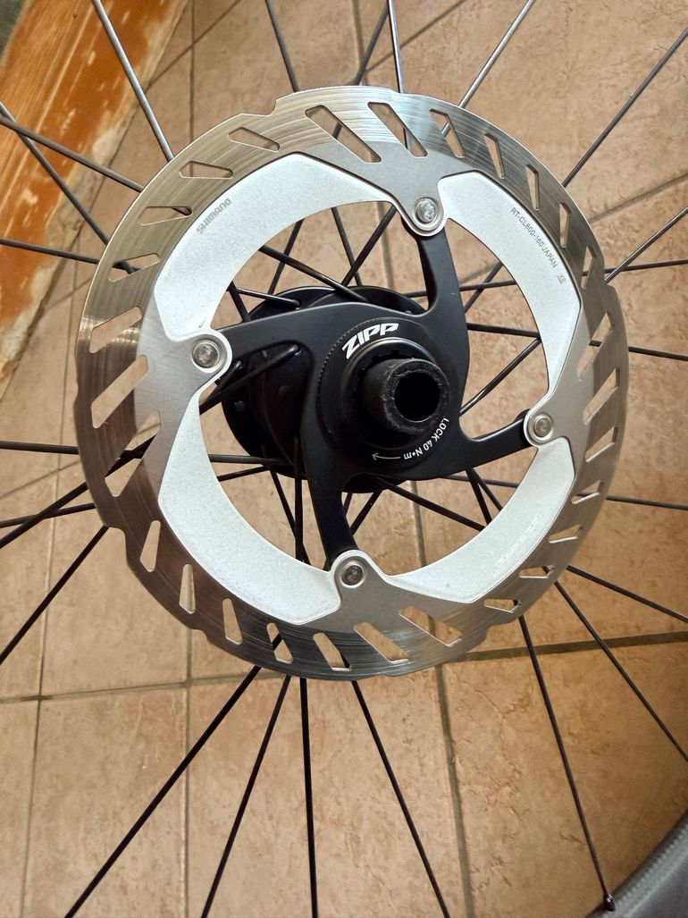 Used Zipp 404 Firecrest Tubeless Disc-brake 2026 bike — image 6 of 6