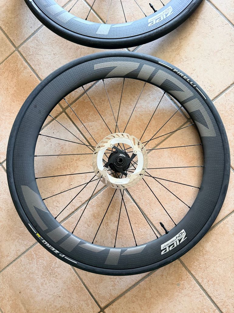 Used Zipp 404 Firecrest Tubeless Disc-brake 2026 bike — image 2 of 6
