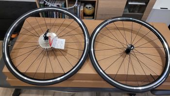 Used Fulcrum Racing 900 Wheels with Grand Prix 5000 Tires and Shimano Ultegra 11-34 Cassette bike