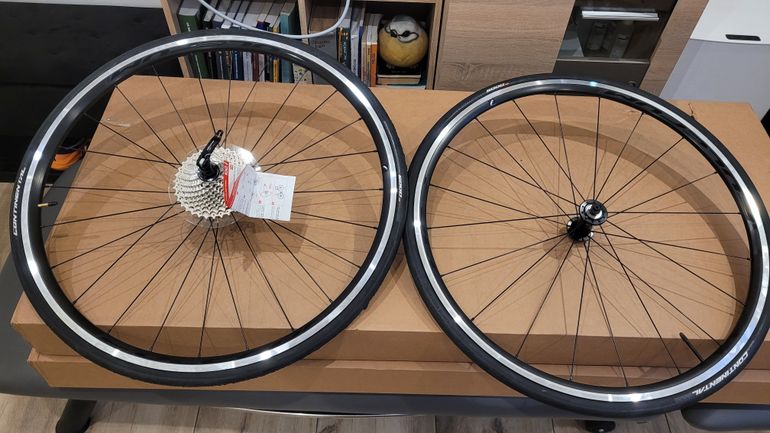 Used Fulcrum Racing 900 Wheels with Grand Prix 5000 Tires and Shimano Ultegra 11-34 Cassette bike — image 1 of 7