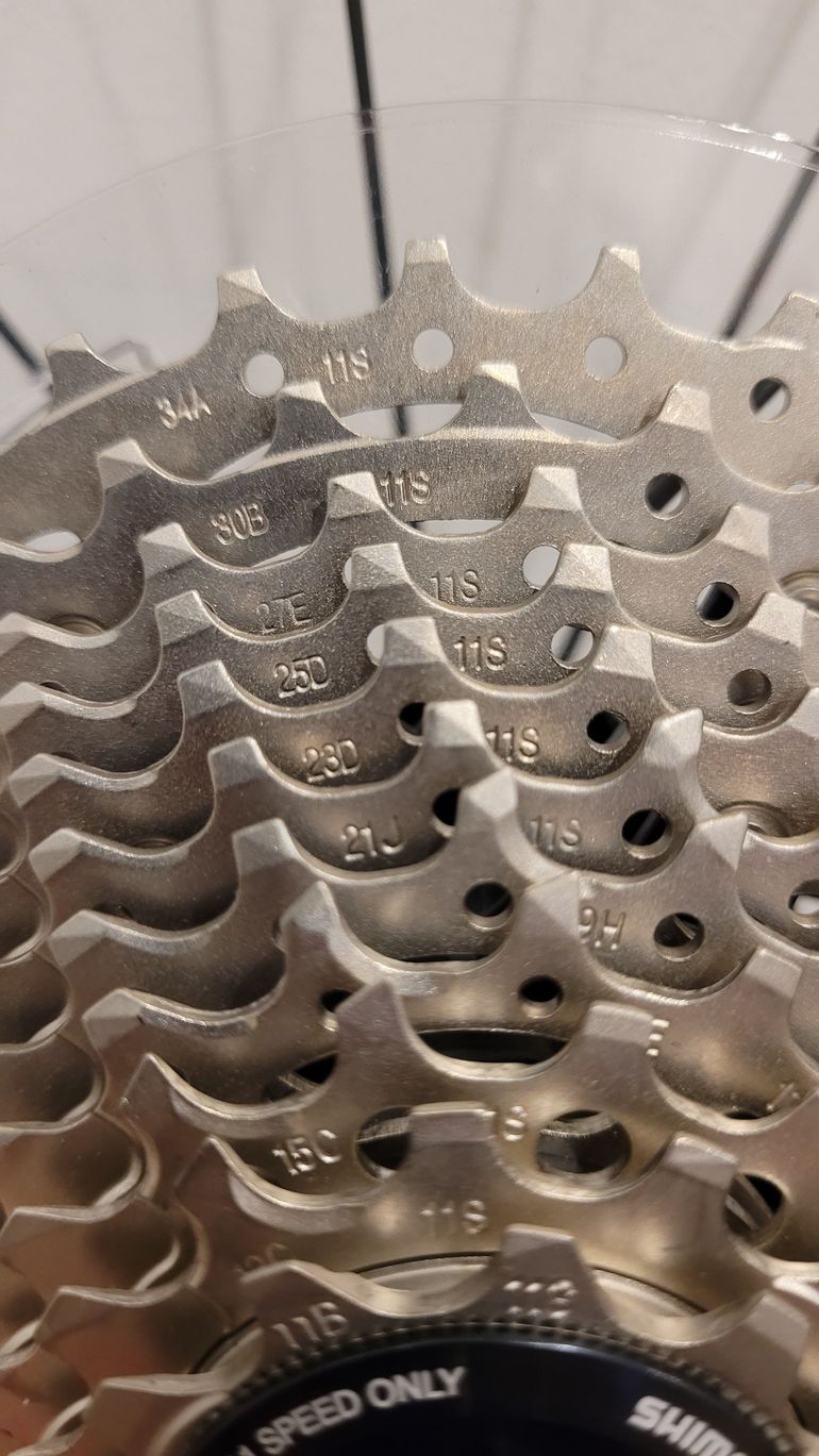 Used Fulcrum Racing 900 Wheels with Grand Prix 5000 Tires and Shimano Ultegra 11-34 Cassette bike — image 4 of 7