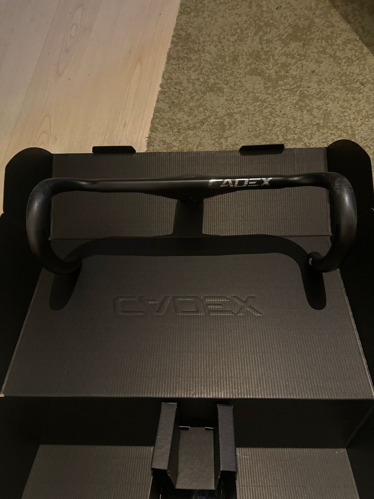 Used Cadex Aero Integrated Handlebar 2025 bike — image 3 of 5