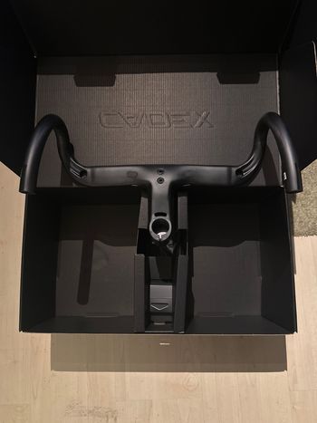 Used Cadex Aero Integrated Handlebar 2025 bike — image 2 of 5