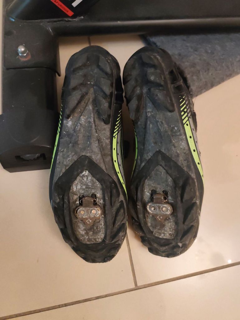 Used Lucky Scooters MTB Shoes 2023 bike — image 3 of 3