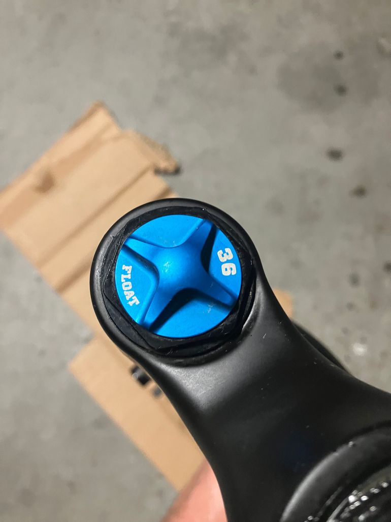 Used Fox Performance 36 160 Fork 2025 bike — image 6 of 7