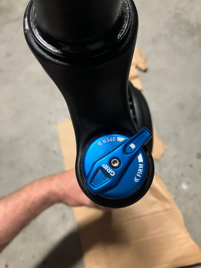 Used Fox Performance 36 160 Fork 2025 bike — image 5 of 7