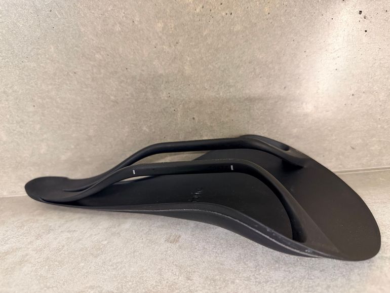 Used Fabric ALM Shallow Ultimate Saddle Carbon 142mm Super Light 140g Black bike — image 3 of 3
