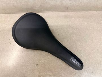 Brugt Fabric ALM Shallow Ultimate Saddle Carbon 142mm Super Light 140g Black Saddles & Seatposts