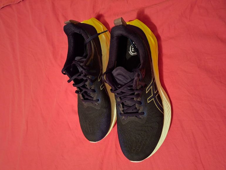 Used Asics Novablast 4 bike — image 3 of 3