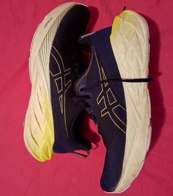 Used Asics Novablast 4 bike — image 2 of 3
