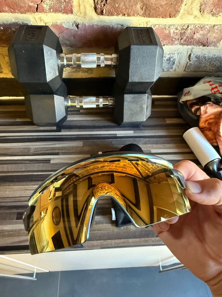 Used Oakley Encoder Strike 2025 bike — image 6 of 8