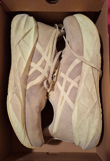Used Asics Novablast 5 lite show bike — image 3 of 3