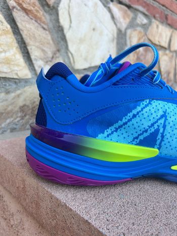 Used New Balance HESI LOW v2 2025 bike — image 2 of 7