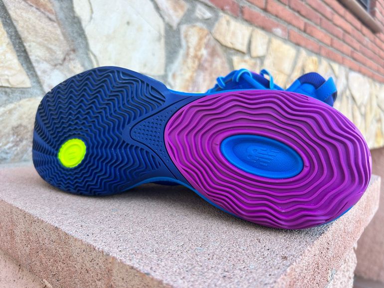 Used New Balance HESI LOW v2 2025 bike — image 5 of 7