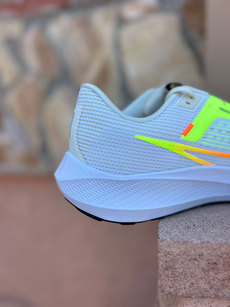 Used Nike Air Zoom Pegasus 40 2025 bike — image 11 of 11