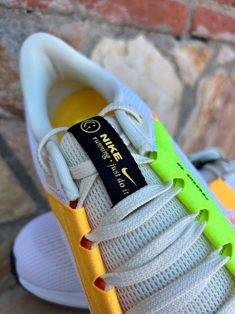 Used Nike Air Zoom Pegasus 40 2025 bike — image 3 of 11
