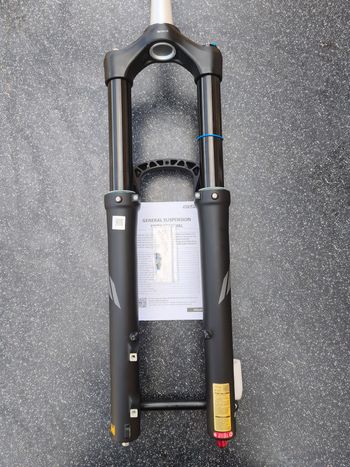 Used Sr Suntour Durolux 38 RC2 bike — image 2 of 6
