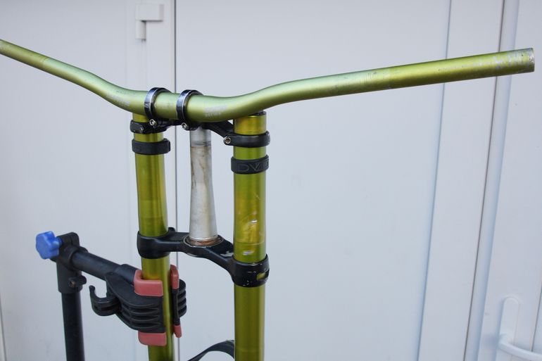 Used Dvo Emerald 203mm Green DH Fork 26" Upside-Down 2013 bike — image 3 of 17