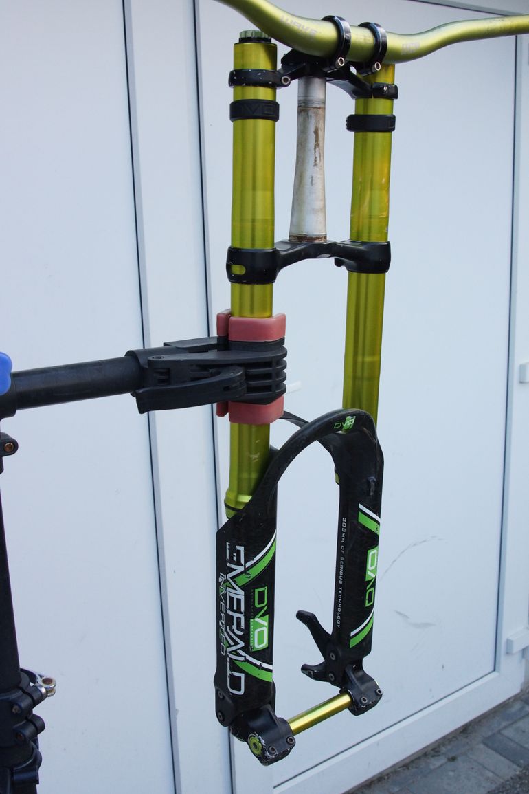 Used Dvo Emerald 203mm Green DH Fork 26" Upside-Down 2013 bike — image 9 of 17