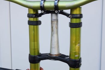 Used Dvo Emerald 203mm Green DH Fork 26" Upside-Down 2013 bike — image 4 of 17