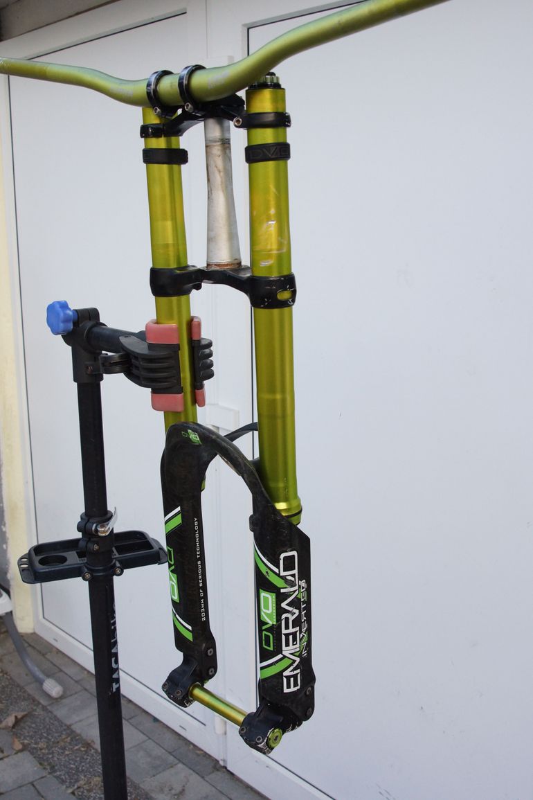 Used Dvo Emerald 203mm Green DH Fork 26" Upside-Down 2013 bike — image 10 of 17