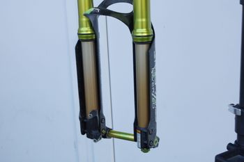Used Dvo Emerald 203mm Green DH Fork 26" Upside-Down 2013 bike — image 16 of 17