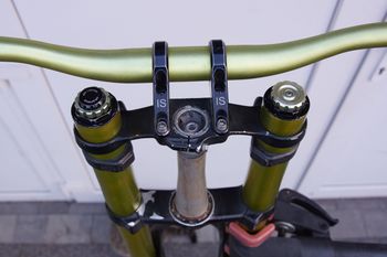 Used Dvo Emerald 203mm Green DH Fork 26" Upside-Down 2013 bike — image 17 of 17