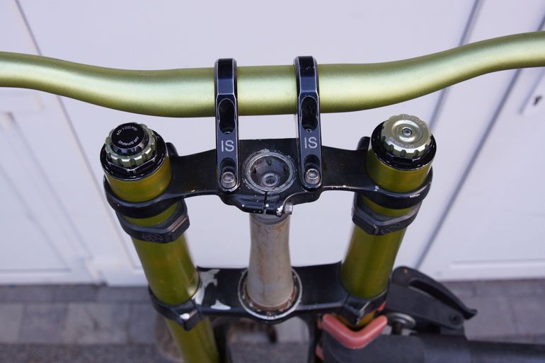 Used Dvo Emerald 203mm Green DH Fork 26" Upside-Down 2013 bike — image 17 of 17