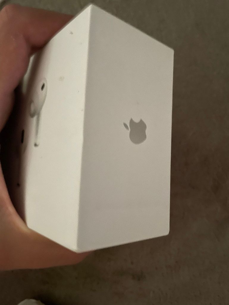 Used apple AirPods Pro 3 2025 bike — image 4 of 7