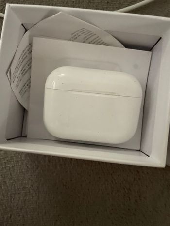 Used apple AirPods Pro 3 2025 bike — image 3 of 7