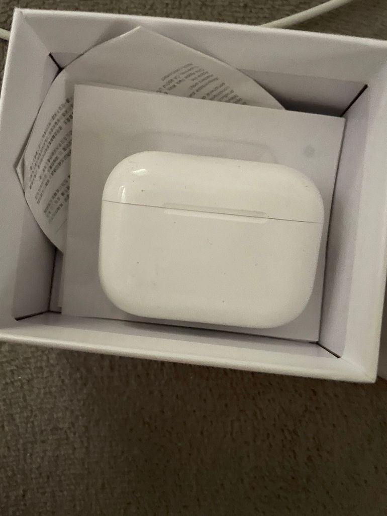 Used apple AirPods Pro 3 2025 bike — image 3 of 7