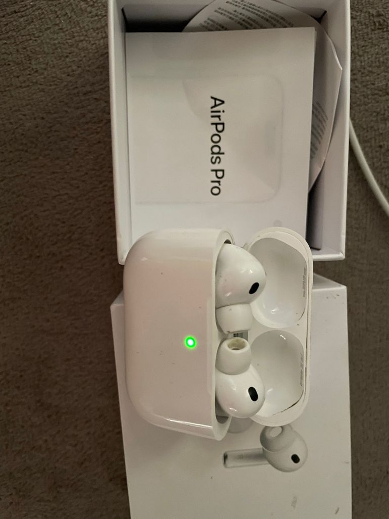 Used apple AirPods Pro 3 2025 bike — image 2 of 7