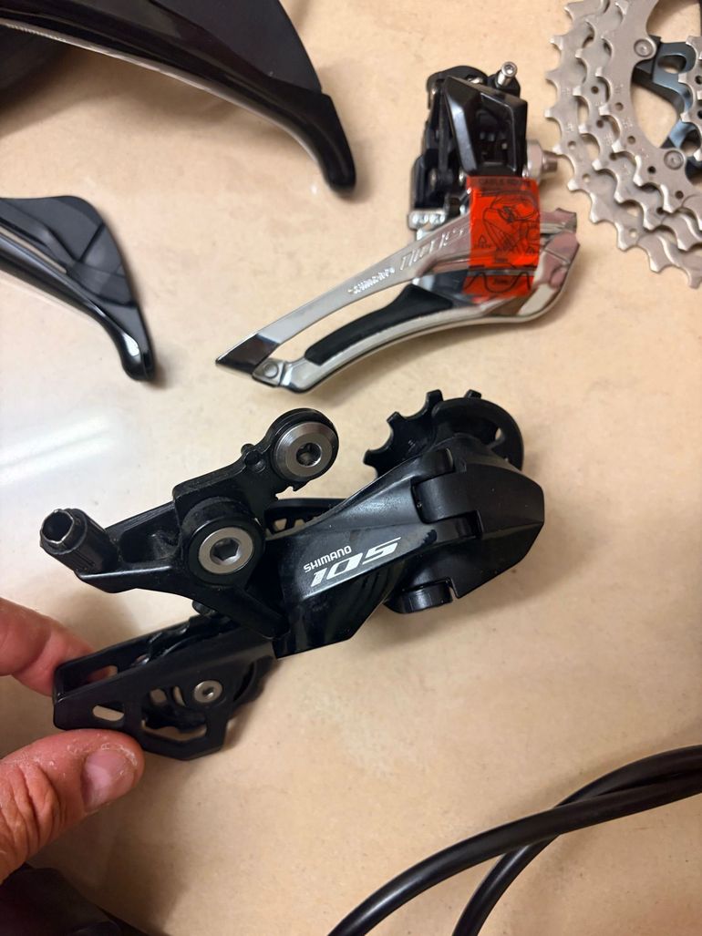 Used Shimano 105 11 velocità 2024 bike — image 2 of 7