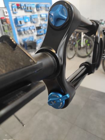Used Fox 36 Float Rhythm 27.5+, skok 170mm, Grip Damper, Boost 110x15QR 2020 bike — image 15 of 17